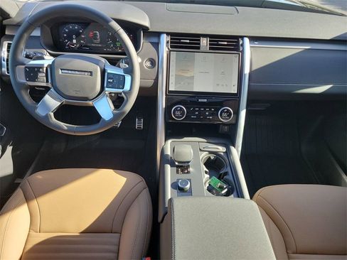 New 2026 Land Rover Discovery Limited Edition image 18