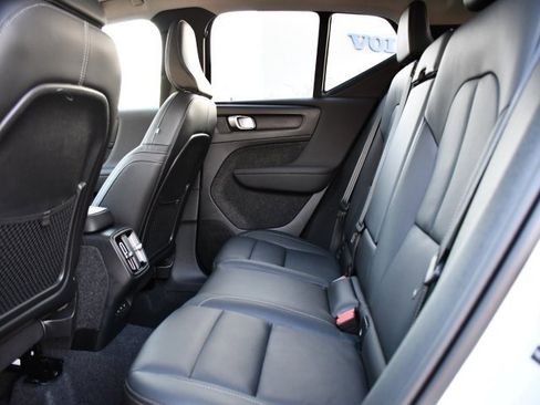 Certified 2025 Volvo XC40 B5 Core image 15