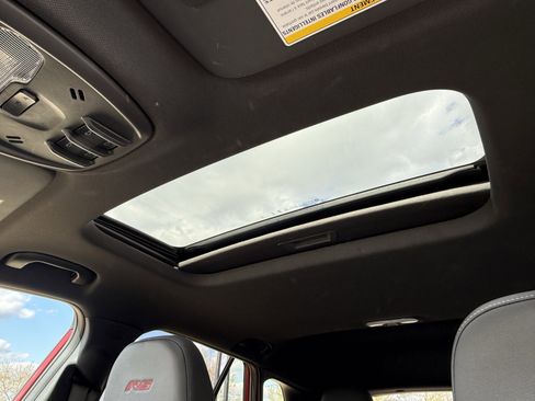 Used 2025 Chevrolet Trax RS w/ Sunroof Package FWD image 20