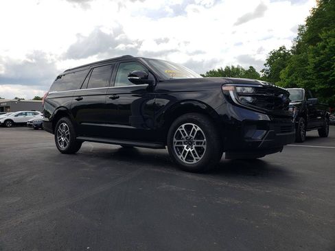 Used 2025 Ford Expedition Max Active AWD/4WD image 3