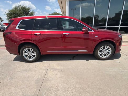 Used 2024 Cadillac XT6 Luxury FWD image 5