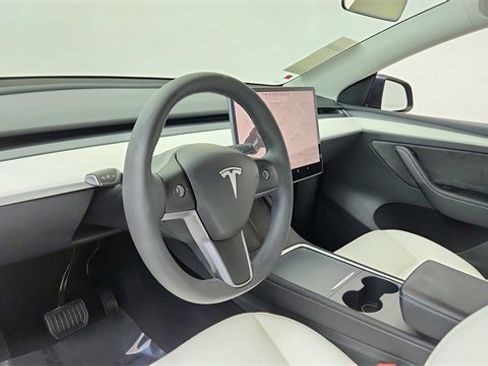 Used 2024 Tesla Model Y Long Range image 18