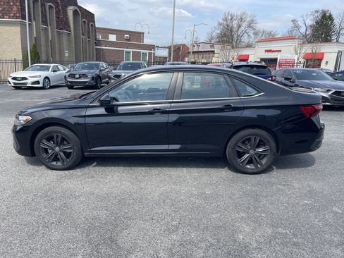 Used 2023 Volkswagen Jetta SE image 4