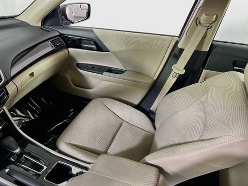 Used 2017 Honda Accord LX image 21