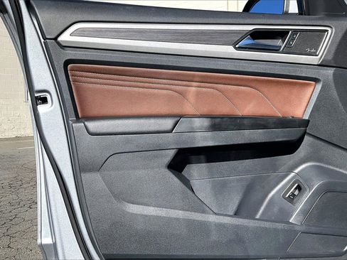 Used 2021 Volkswagen Atlas SEL Premium image 28