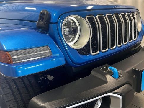 Used 2024 Jeep Wrangler Unlimited Sahara w/ Safety Group AWD/4WD image 31