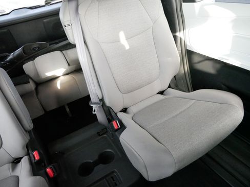 Used 2025 Toyota Sienna LE image 14