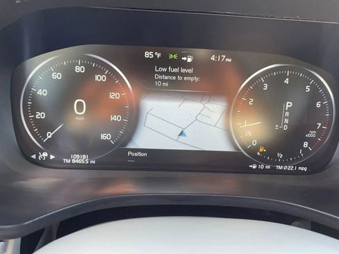 Used 2018 Volvo XC60 T6 Momentum w/ Convenience Package AWD/4WD image 9