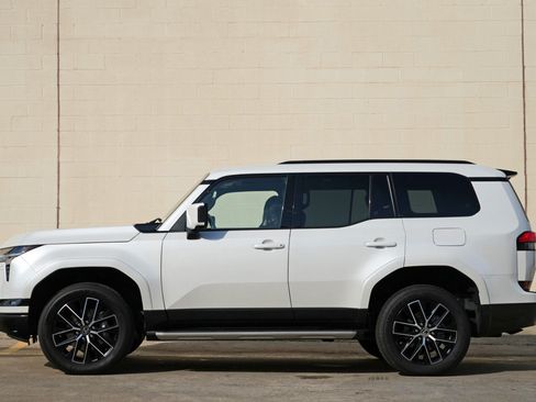 Used 2024 Lexus GX 550 w/ Cold Area Package AWD/4WD image 9