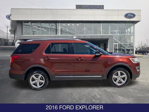 Used 2016 Ford Explorer XLT w/ Equipment Group 202A AWD/4WD image 9