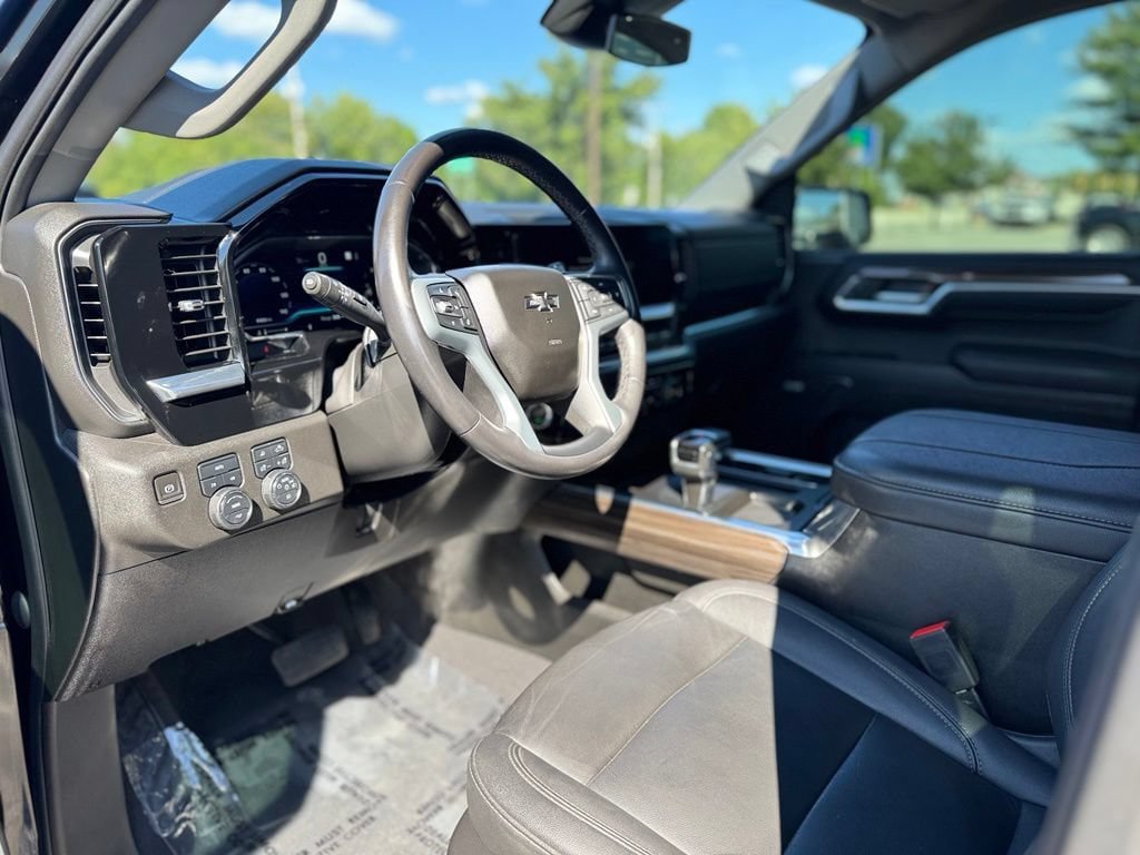 Used 2023 Chevrolet Silverado 1500 RST w/ Redline Edition AWD/4WD image 14