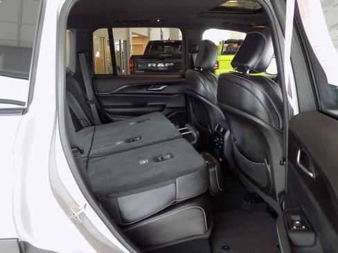 Certified 2023 Jeep Grand Cherokee Altitude image 28