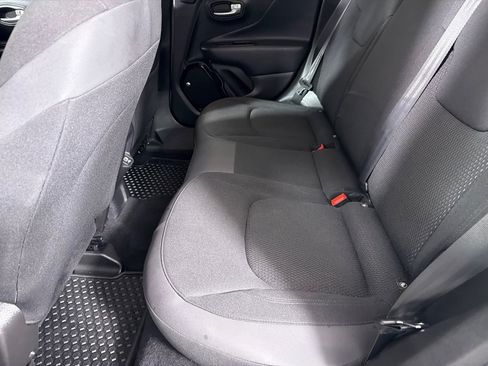 Used 2018 Jeep Renegade Altitude w/ UConnect 8.4 Nav Group AWD/4WD image 20