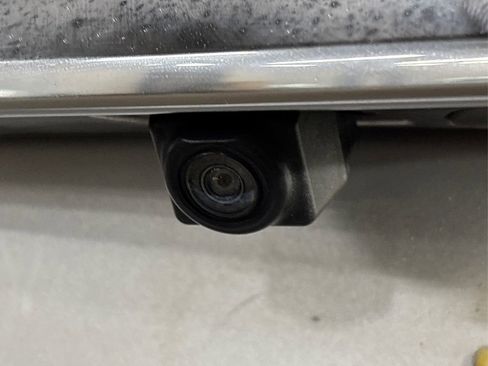 Used 2017 Cadillac XT5 Luxury w/ Driver Awareness Package image 17