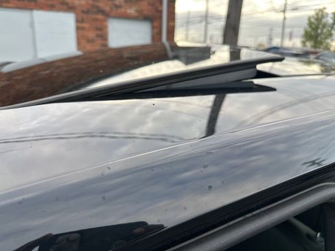 Used 2016 Chrysler 300 C image 32