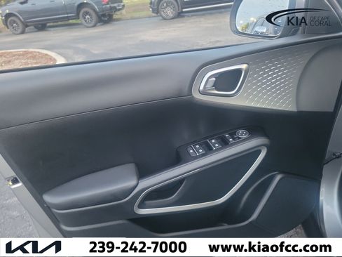 Certified 2023 Kia Soul LX FWD image 21