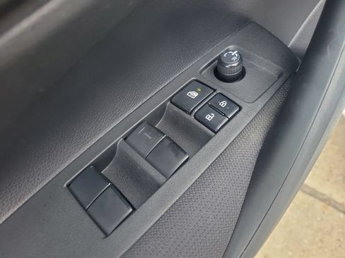 Used 2022 Toyota Corolla LE FWD image 12