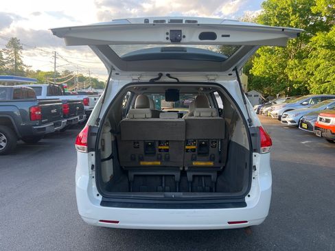 Used 2012 Toyota Sienna LE FWD image 5