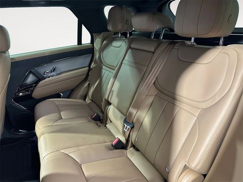 Used 2025 Land Rover Range Rover Sport SE image 13