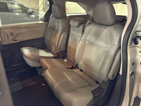 Certified 2024 Toyota Sienna XLE FWD image 23