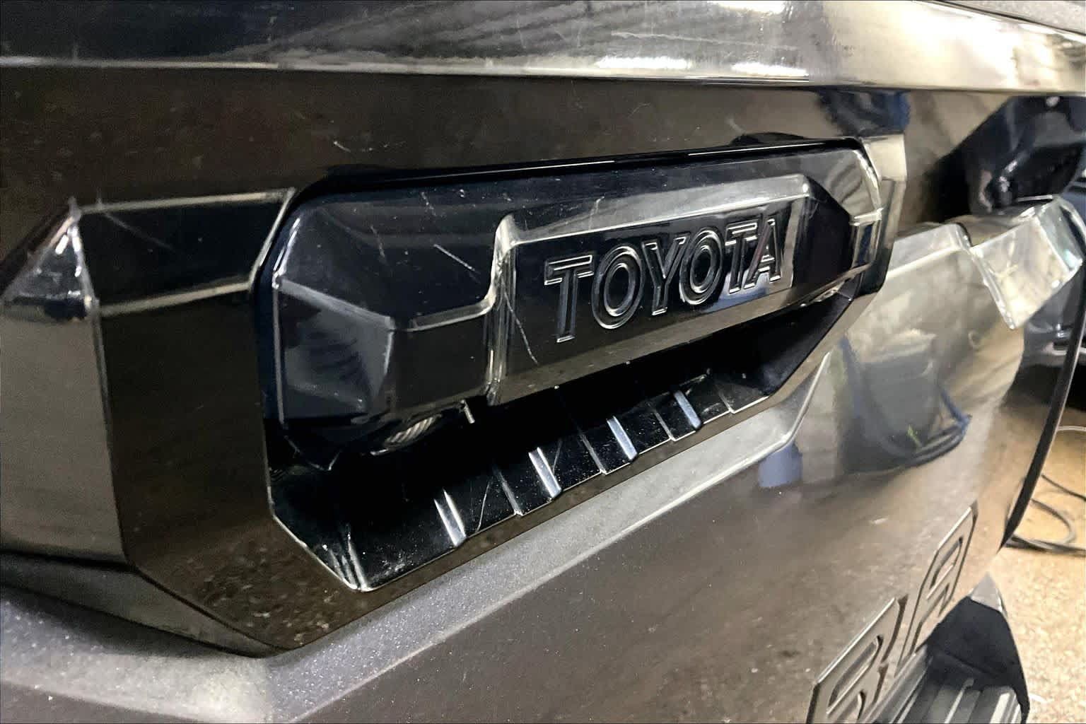 Used 2024 Toyota Tundra Platinum AWD/4WD image 29