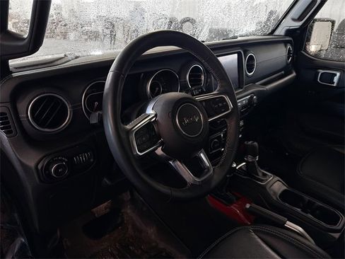 Used 2018 Jeep Wrangler Unlimited Sahara w/ Uconnect 4C Nav & Sound Group image 8