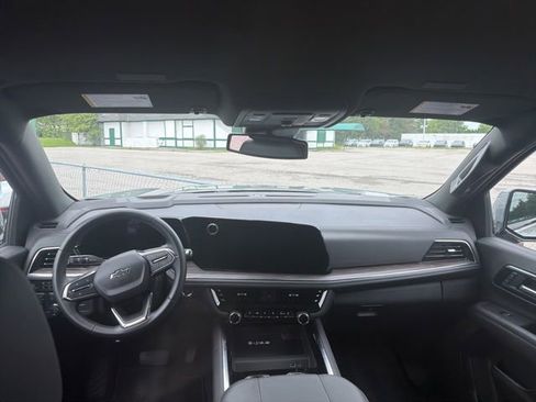 Used 2025 Chevrolet Suburban Z71 AWD/4WD image 4