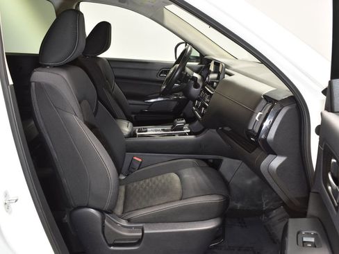 Used 2023 Nissan Pathfinder SV image 31