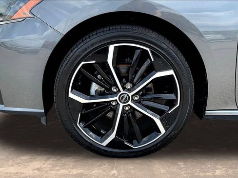 Used 2025 Nissan Altima 2.5 SR FWD image 35