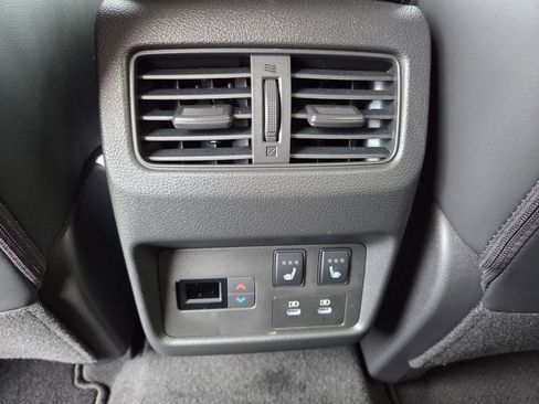 Certified 2025 Nissan Rogue Platinum w/ Tech Package image 18