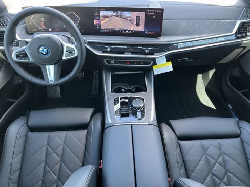New 2026 BMW X5 xDrive50e image 3