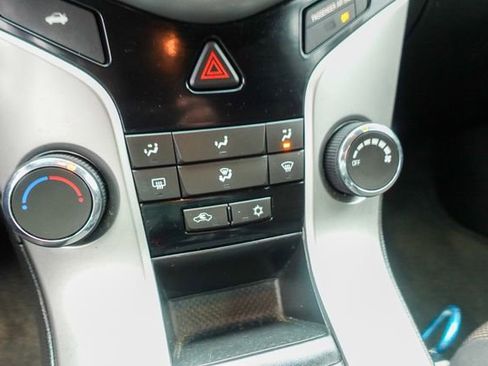 Used 2015 Chevrolet Cruze LT w/ Technology Package image 19