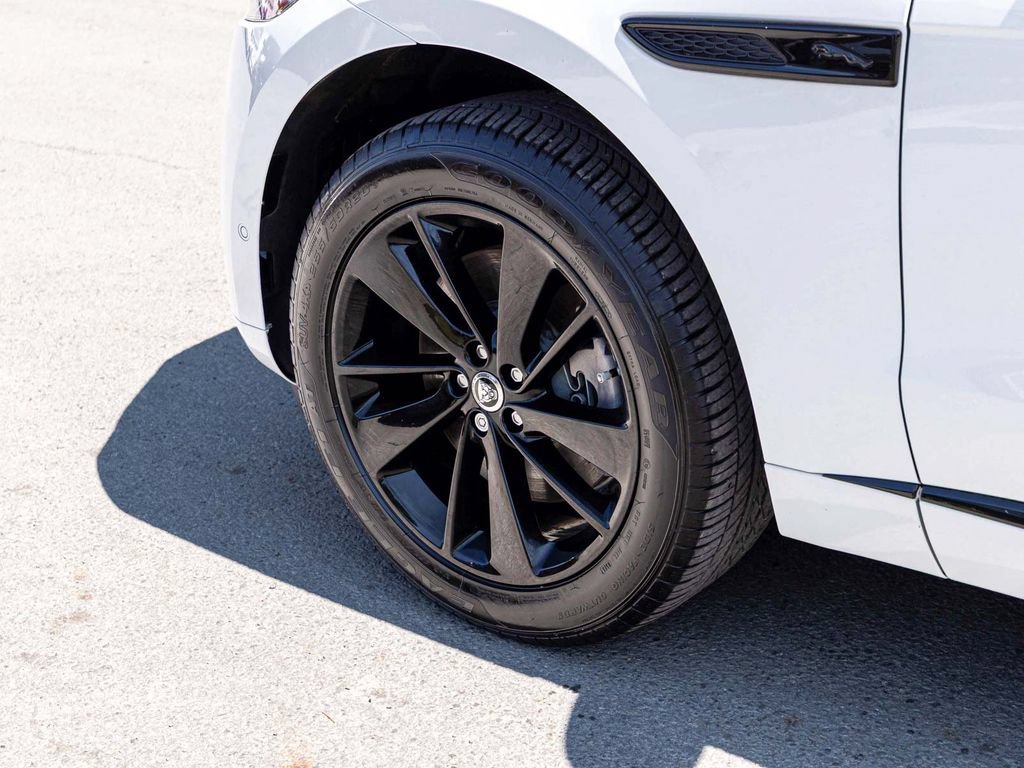 Used 2026 Jaguar F-PACE R-Dynamic S AWD/4WD image 7