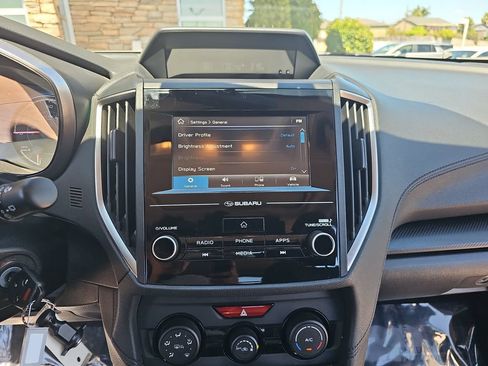 Used 2018 Subaru Crosstrek 2.0i Premium w/ Moonroof Package AWD/4WD image 19