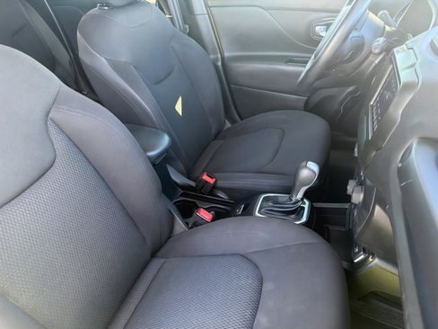 Used 2018 Jeep Renegade Altitude image 10