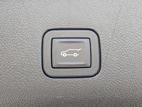 Used 2025 Chevrolet Tahoe High Country RWD image 17
