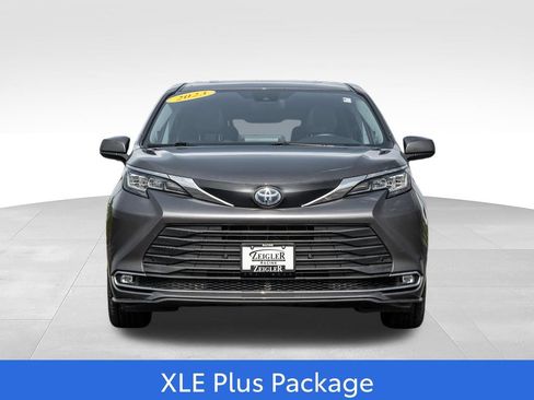 Used 2023 Toyota Sienna XLE w/ XLE Plus Package AWD/4WD image 2