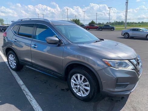 Used 2017 Nissan Rogue SV AWD/4WD image 3