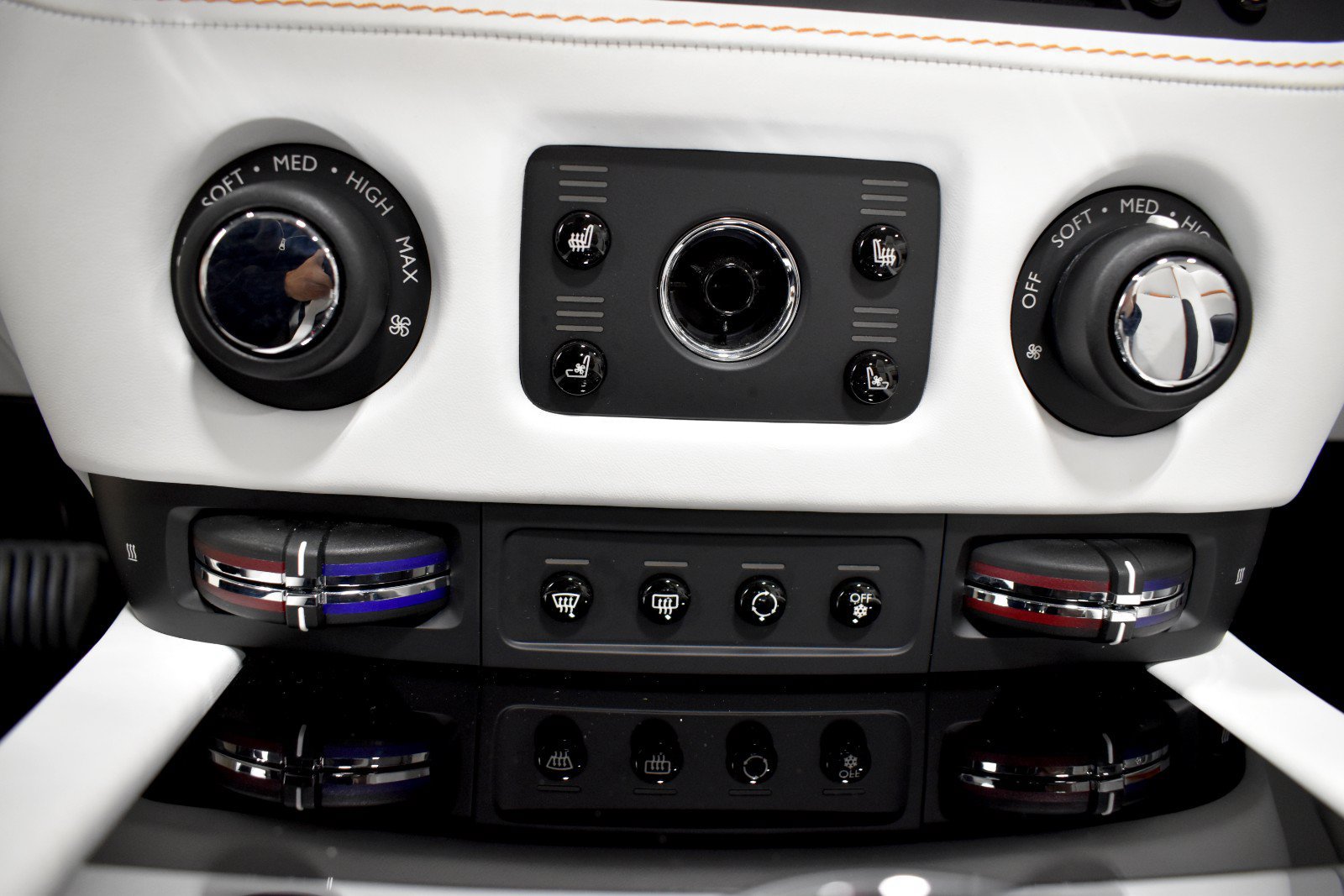 Certified 2020 Rolls-Royce Dawn RWD image 34