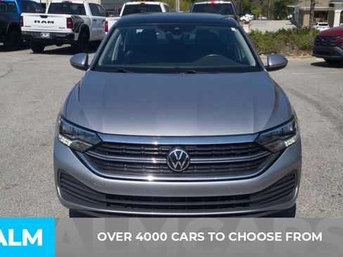 Used 2024 Volkswagen Jetta SE image 2