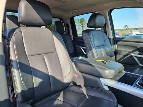 Used 2016 Nissan Titan SL image 11