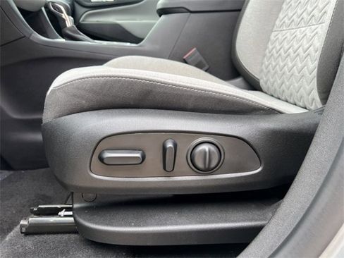 Used 2023 Chevrolet Equinox LT image 10