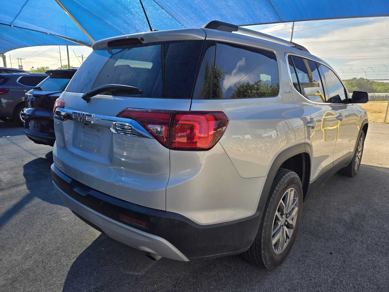Used 2017 GMC Acadia SLE w/ Driver Alert Package I FWD image 4
