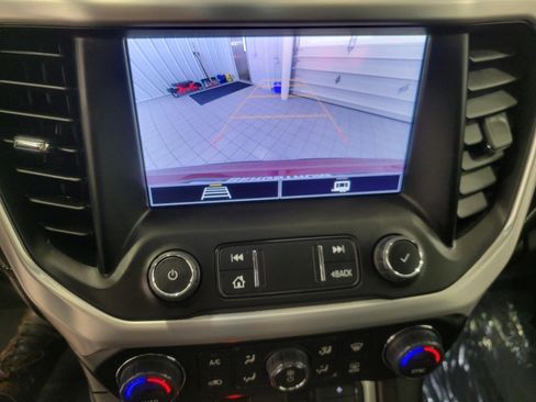 Used 2023 GMC Acadia SLE w/ Driver Convenience Package image 15