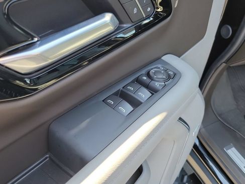 Used 2025 Chevrolet Tahoe Z71 AWD/4WD image 23