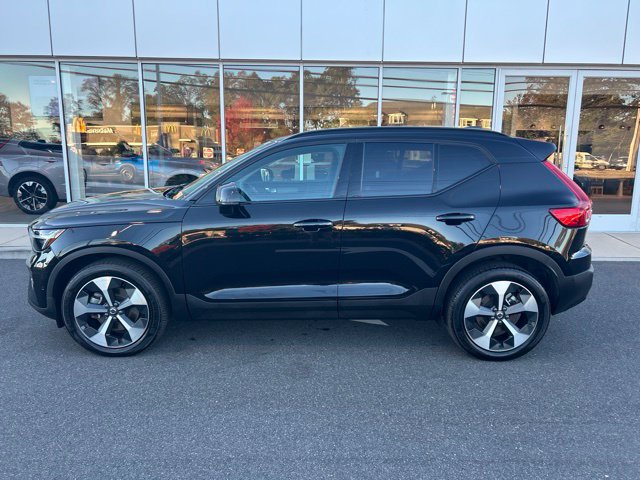 Used 2026 Volvo XC40 B5 Plus AWD/4WD image 2