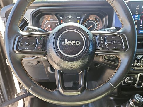 Used 2024 Jeep Gladiator Sport AWD/4WD image 24