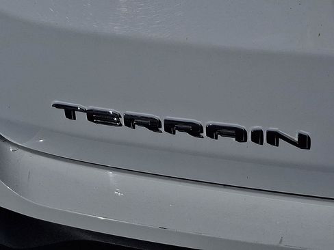 Used 2024 GMC Terrain SLE image 27