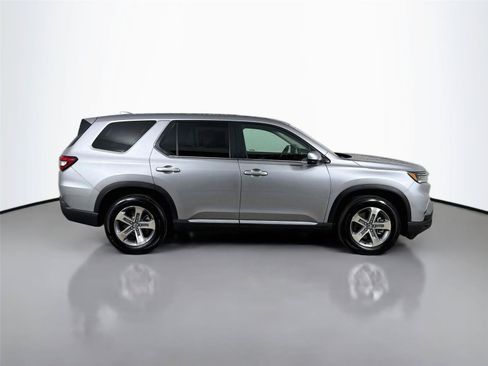 Used 2025 Honda Pilot EX-L image 10