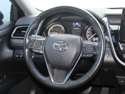 Used 2022 Toyota Camry SE FWD image 11